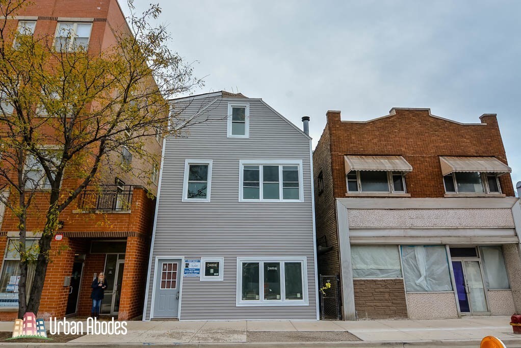 Primary Photo - 3555 N Milwaukee Ave