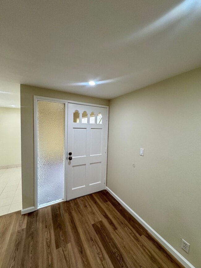 Foto del edificio - Nice Two-Story Unit with Attached Garage a...