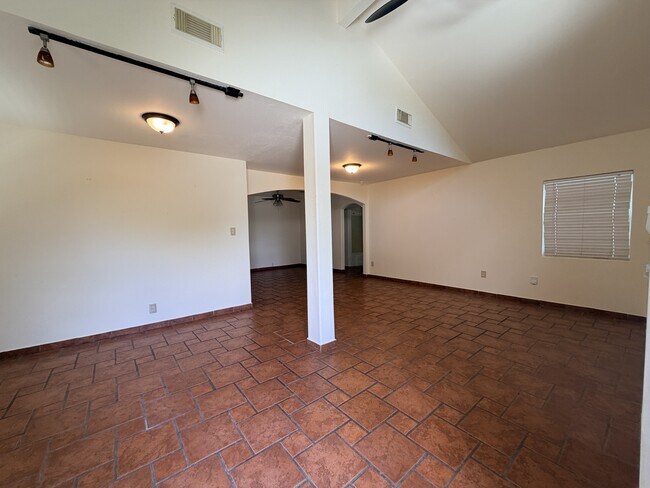 Building Photo - 5030 Bonner Dr