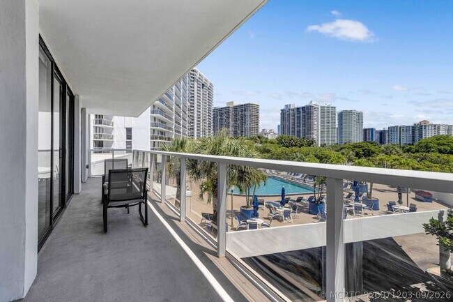 Foto del edificio - 3701 N Country Club Dr