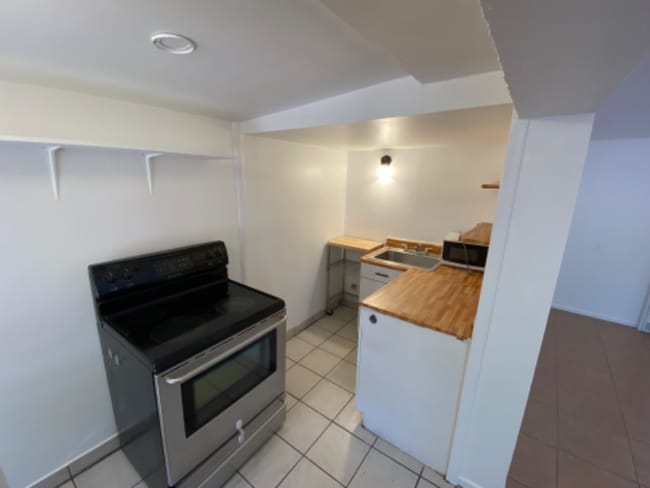 Building Photo - 3326 N Fontana Ave