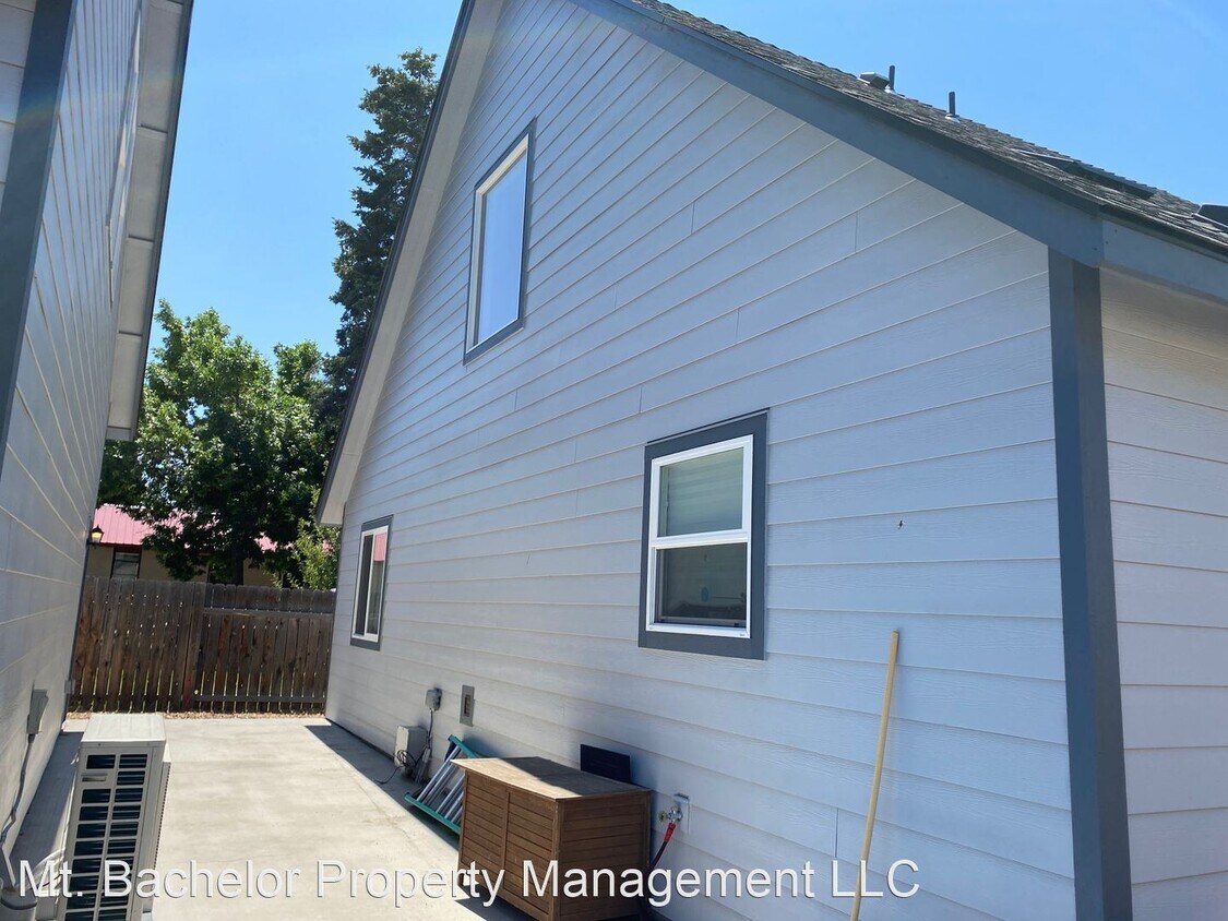 Foto del edificio - 332 SW 12th St