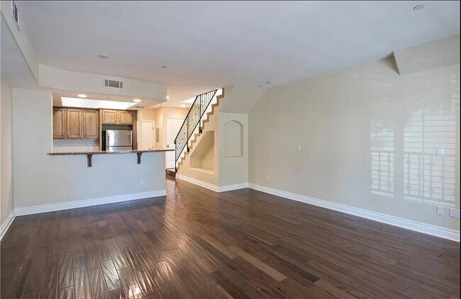 Foto del edificio - 5753 White Oak Ave