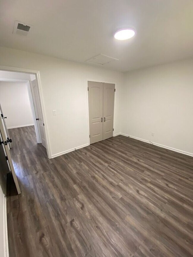 Foto del edificio - 100 Burdine Rd