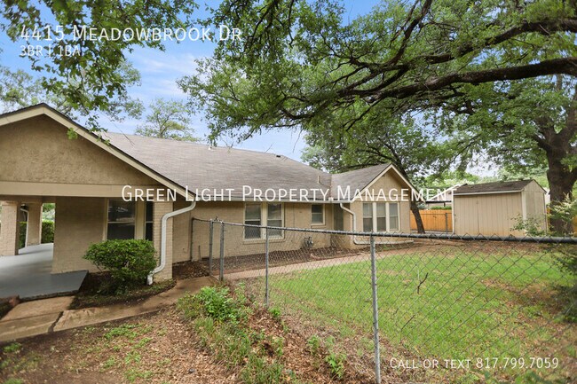 Foto del edificio - 4415 Meadowbrook Dr