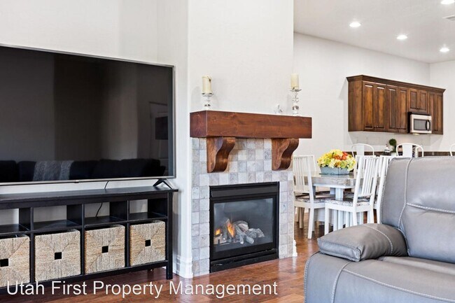Building Photo - 3 br, 2 bath House - 280 S Luce Del Sol #218