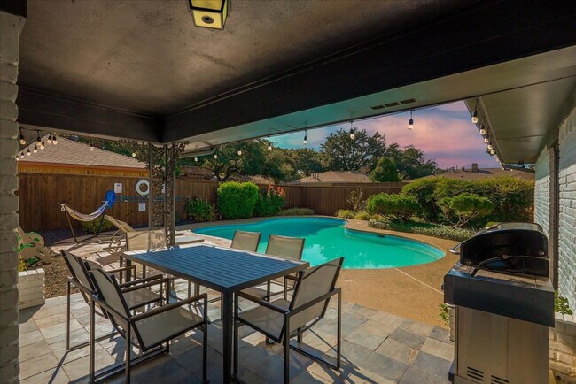 Foto del edificio - 7414 Authon Dr