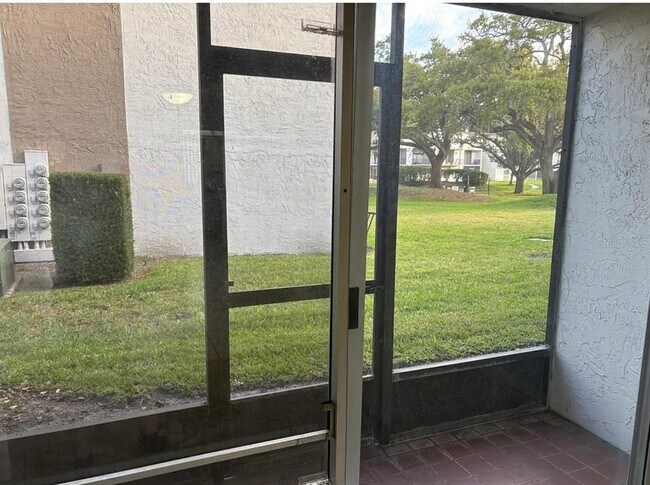 Foto del edificio - 810 Oakgrove Dr