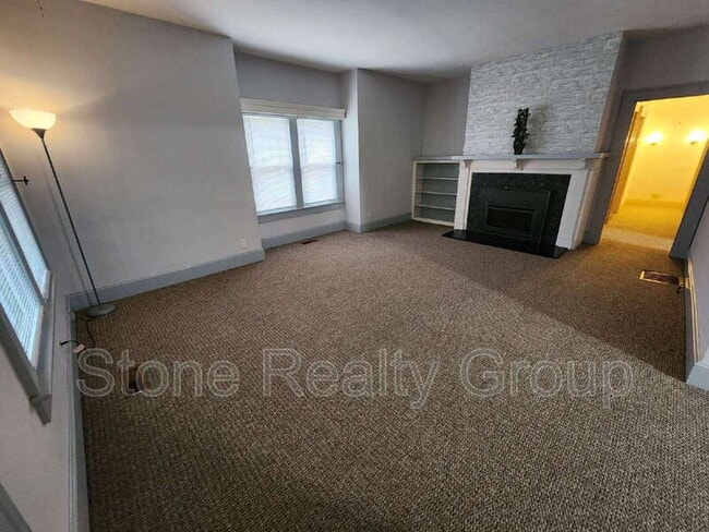 Building Photo - 235 S 24th St