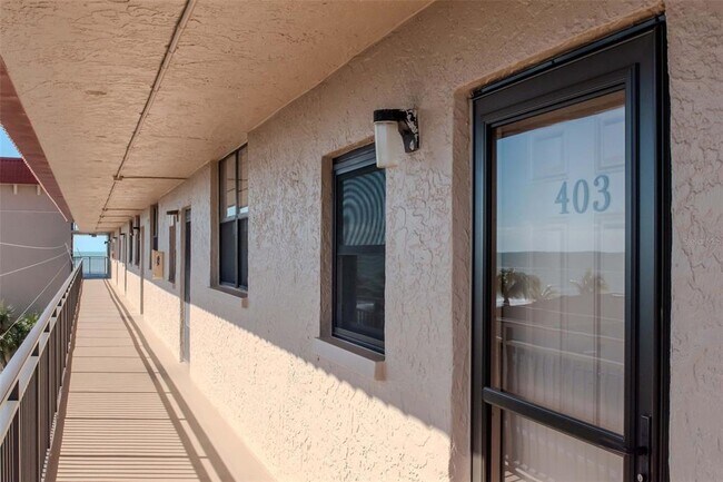 Foto del edificio - 17580 Gulf Blvd