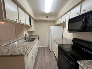 Building Photo - 2100 Wilcrest Dr