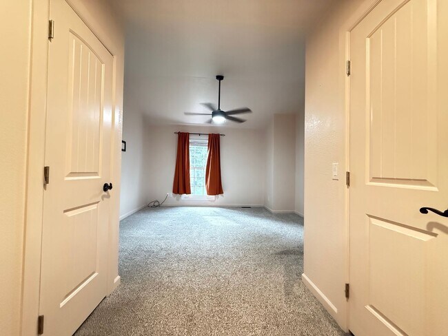 Building Photo - 3408 Queen Anne Way