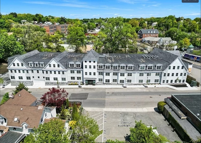Building Photo - 425 Lagrange St