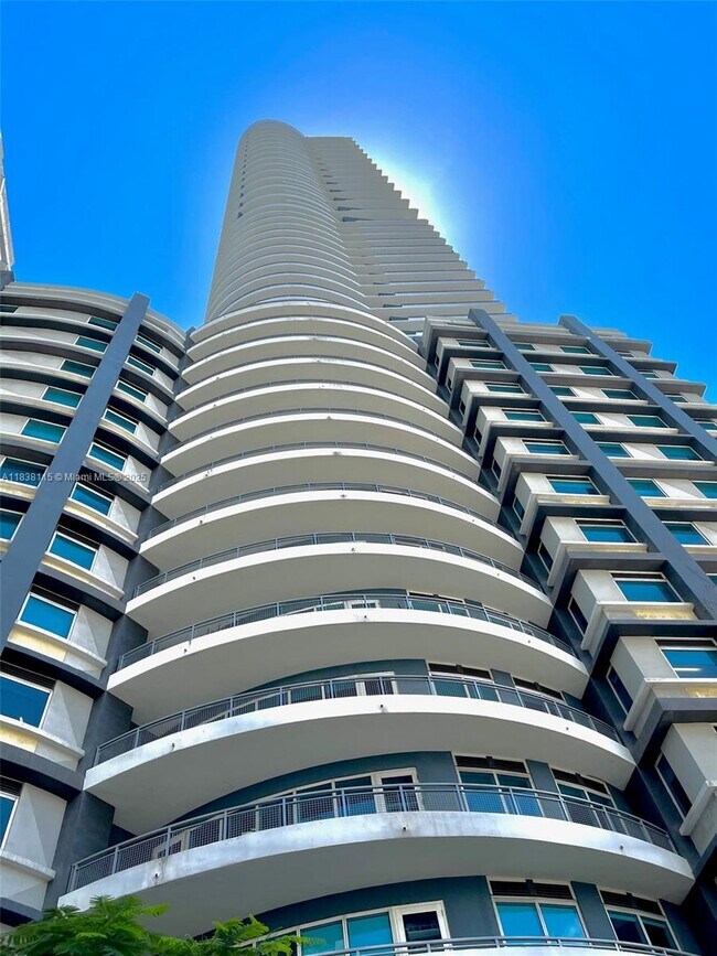Foto del edificio - 60 SW 13th St