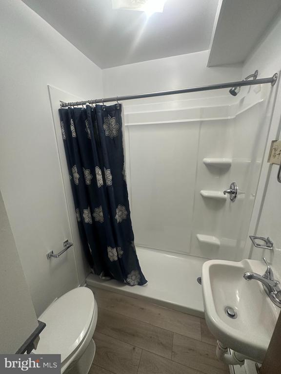 Foto del edificio - 858 S Main St