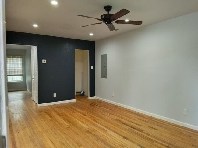 Building Photo - 1554 Danube Dr