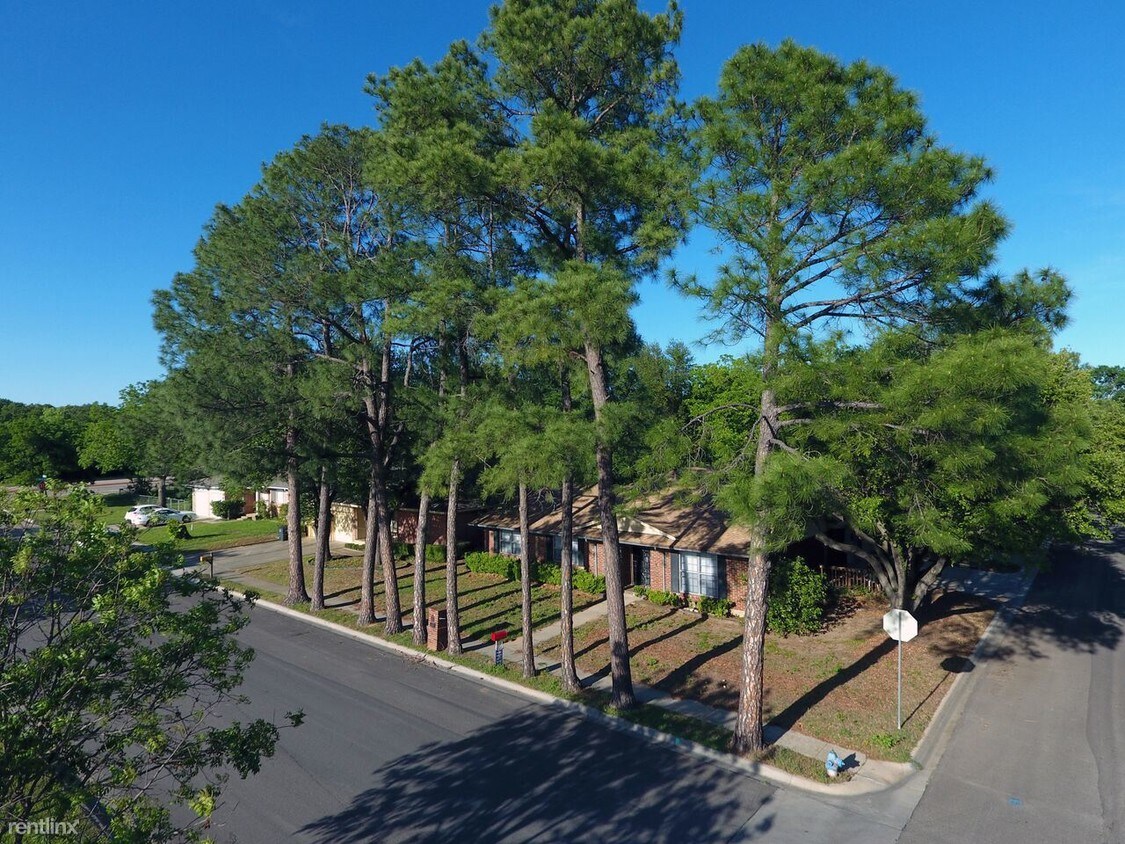 Foto principal - 2100 Redwood Pl
