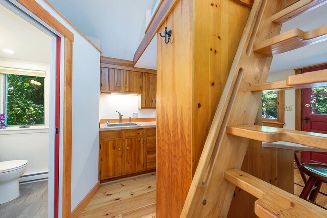 Building Photo - Private One Bedroom Beach House