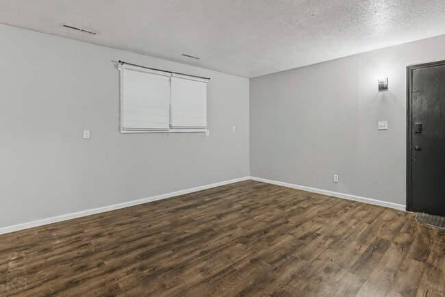 Building Photo - 600 S Missouri Ave