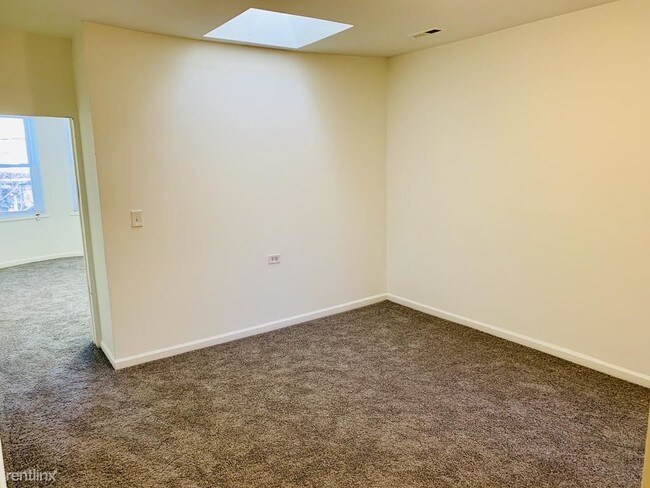 Building Photo - 1 br, 1 bath Apartment - 837 W 36th St