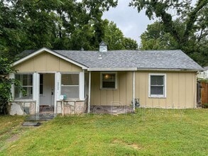 Building Photo - 2315 S Hawthorne Ave