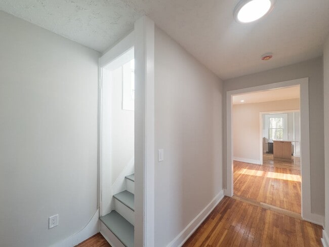 Building Photo - Newly Renovated Single Family available Now!