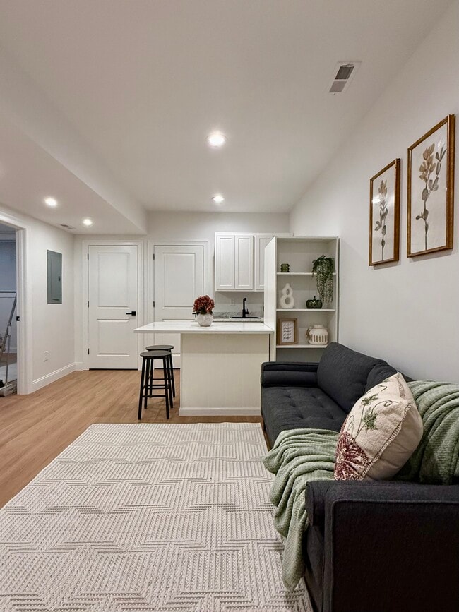 Foto del edificio - 55 Foster Rd