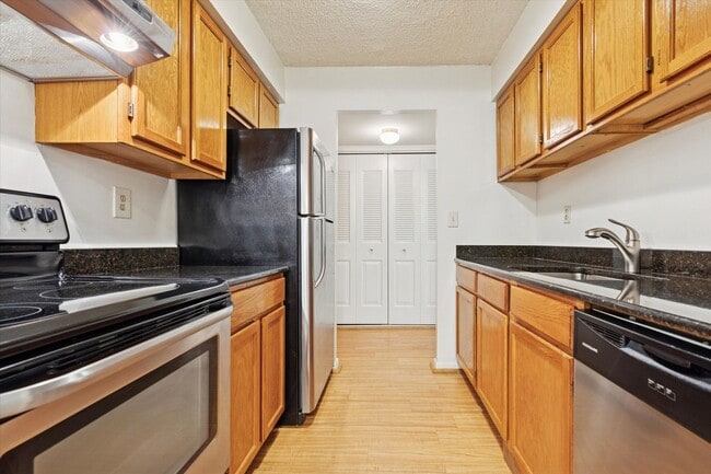 Building Photo - Goshen Valley 2 Bedroom 1 Bathroom Condo Available Now!