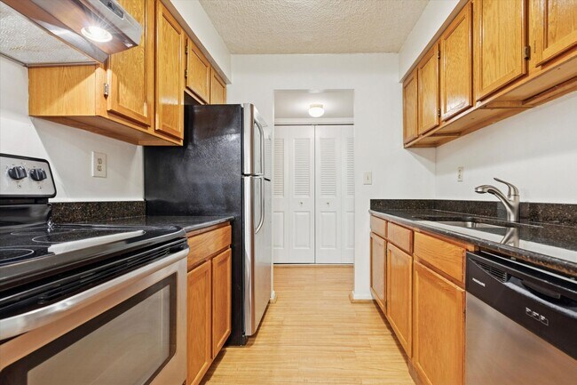 Foto del edificio - Goshen Valley 2 Bedroom 1 Bathroom Condo Available Now!