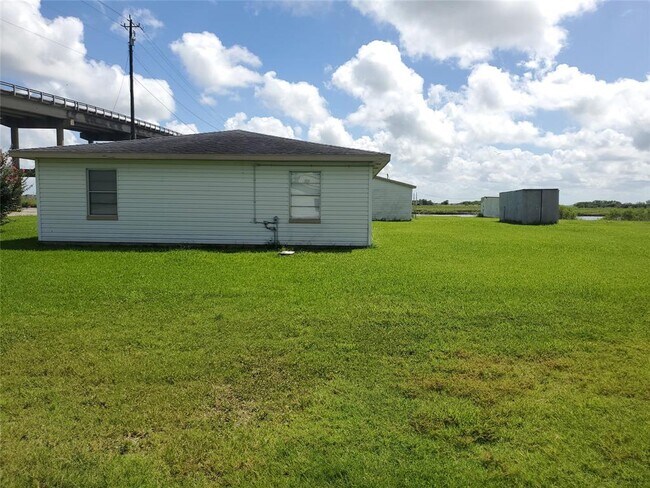 Building Photo - 4915 County Rd 227