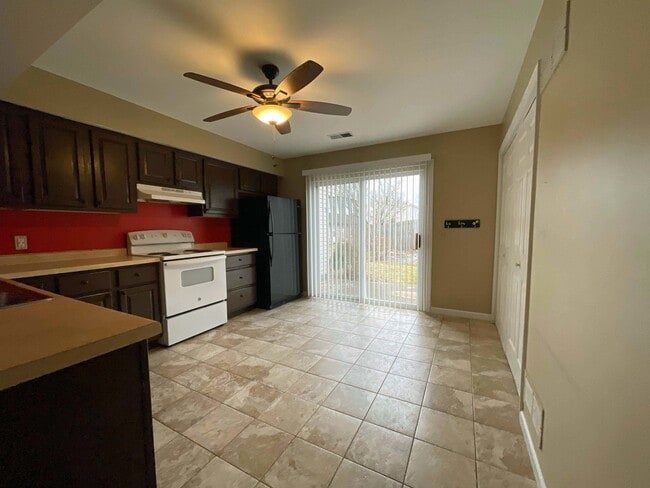 Building Photo - 1674 Shamrock Ct