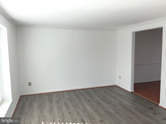 Building Photo - 123 Lamont Ln