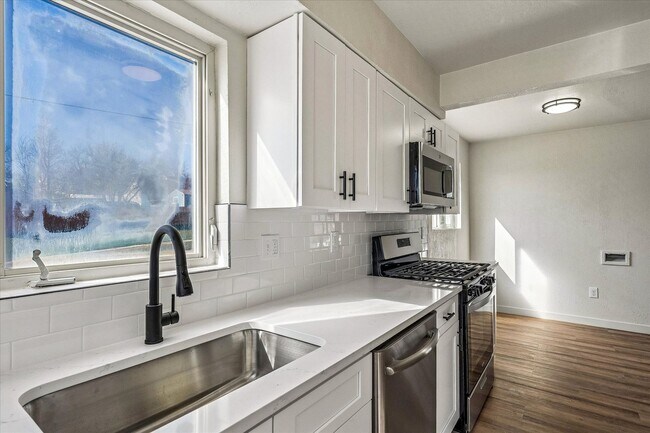 Building Photo - Remodeled house in Barnum