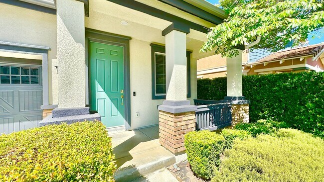 Building Photo - Beautiful Two-Story Home in the Desirable ...