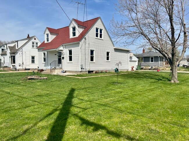 Corner Lot - 902 Adrian St