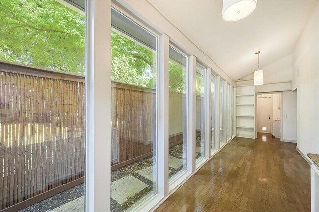 Foto del edificio - 3220 Windsor Rd