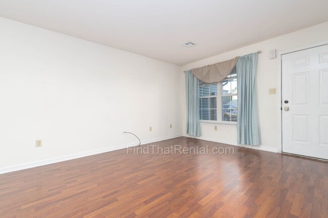 Building Photo - Modern 3BR 2.5BA w/ 1st Floor Master, Garage, Walk-in Closets near AWC Carlisle Barracks