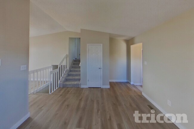 Foto del edificio - 3127 Moonbeam Cir S