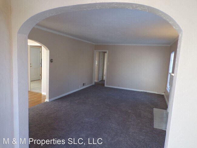 Building Photo - 3 br, 1 bath House - 1272 E Gilmer Dr 1000 S