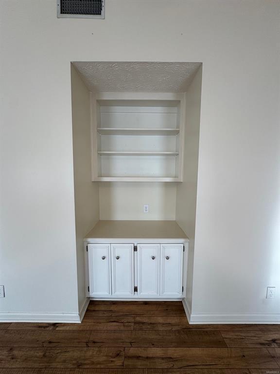 Foto del edificio - 6897 Brownwood Ln