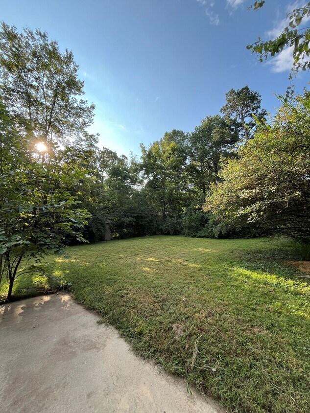 Building Photo - 3 bedroom 2 bath home near campus