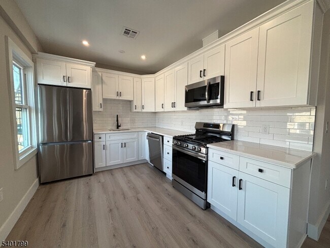 Foto del edificio - 136 Elm St