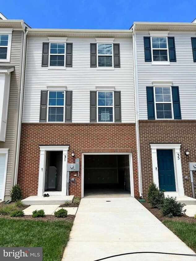 31 ISNY Ct, Charles Town, WV 25414 Townhome Rentals in Charles Town