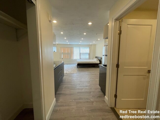 Foto del edificio - 1028a Commonwealth Ave