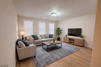 Building Photo - 33 Hayward Pl