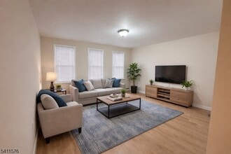 Building Photo - 33 Hayward Pl