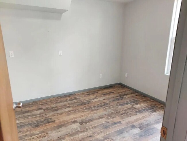 Foto del edificio - 2 bed 1 bath house with garage