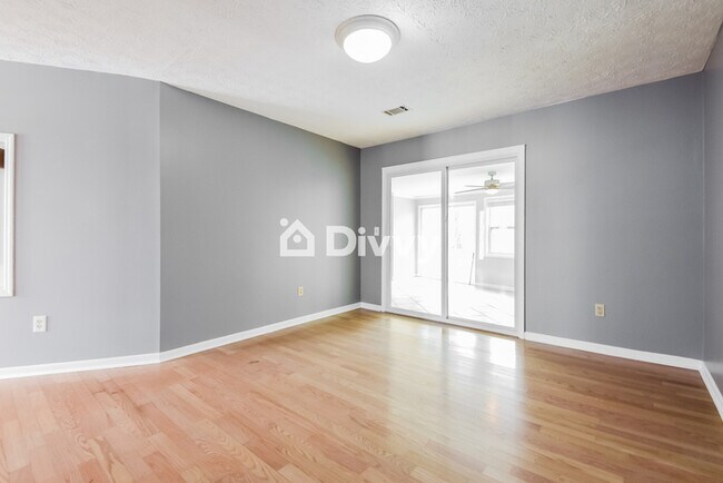 Foto del edificio - 6666 Windwood Cir