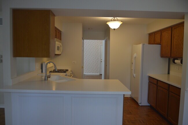 Building Photo - 403 Le Parc Cir