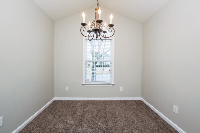 Foto del edificio - 5 Hill Crest Cir